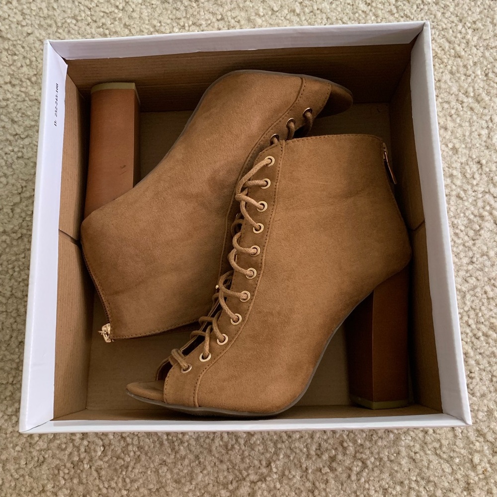 BROWN LACE UP BOOTIES SZ 6